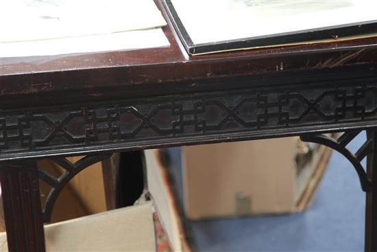 A George III mahogany serving table, W.5ft 6in. D.2ft 7in. H.2ft 11in.